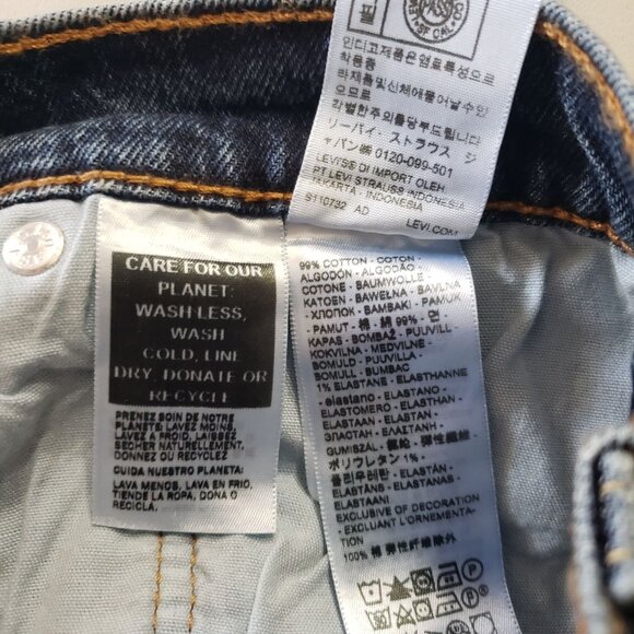 NWT Levis 501 Womens High-Rise Distressed Denim Shorts Size 32 Casual Classic - Picture 6 of 6